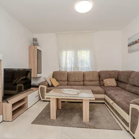 And Stipanovi Dvori *