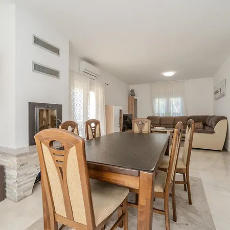 Lägenhet And Stipanovi Dvori Donji Karin