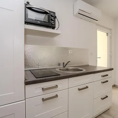 And Stipanovi Dvori Apartman *