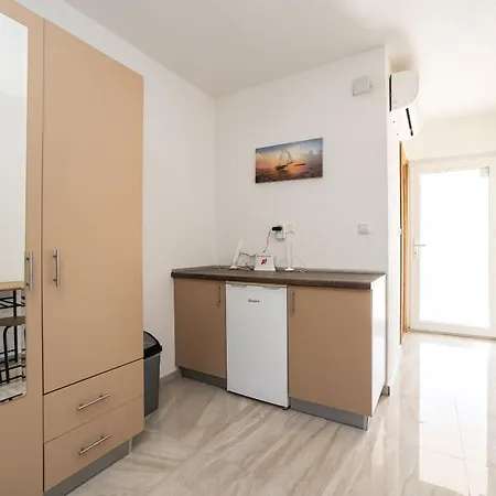 And Stipanovi Dvori * Donji Karin