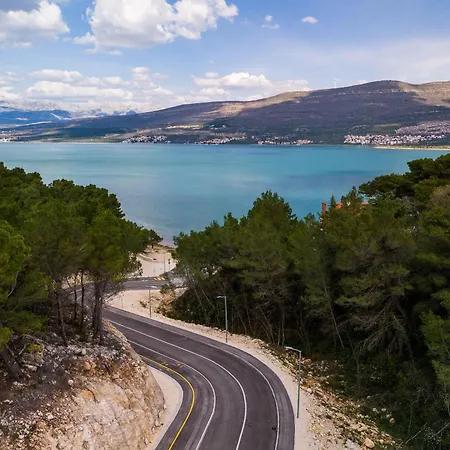 And Stipanovi Dvori Donji Karin