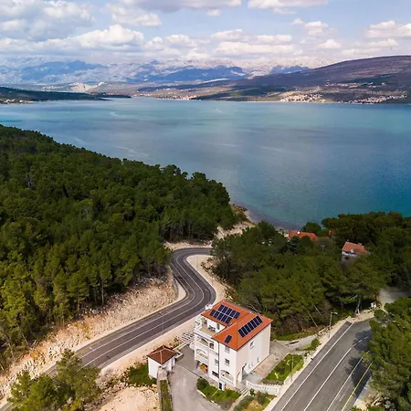 And Stipanovi Dvori * Donji Karin