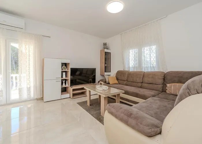 And Stipanovi Dvori Apartman Donji Karin