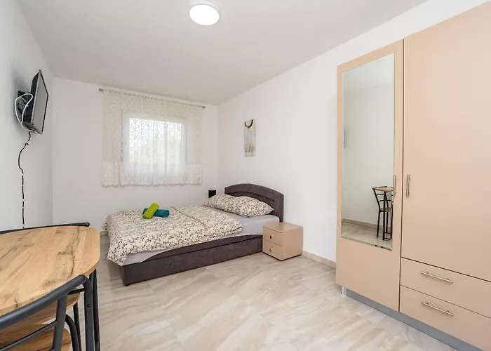 Apartman And Stipanovi Dvori Donji Karin