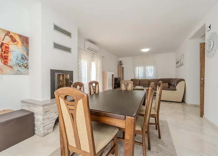 Lägenhet And Stipanovi Dvori Donji Karin