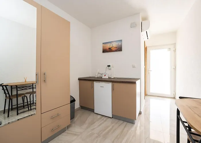 And Stipanovi Dvori * Donji Karin