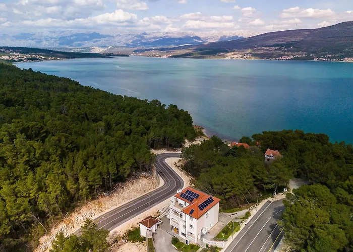 And Stipanovi Dvori * Donji Karin